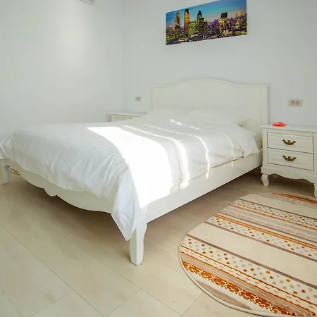 Derby Beach Mamaia. Mamaia