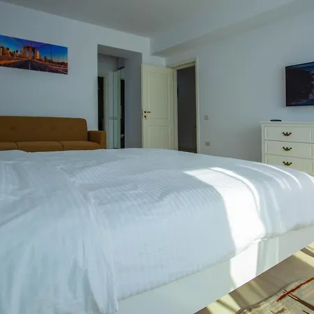 Derby Beach Mamaia. * Mamaia