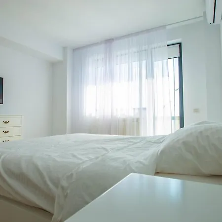 Derby Beach Mamaia. Apartment