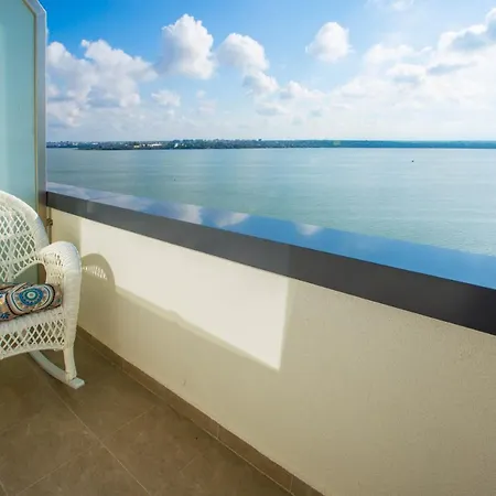 Derby Beach Mamaia. * Mamaia